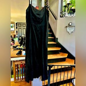 Beautiful Linen Oscar De La Renta Vintage Black strappy maxi dress